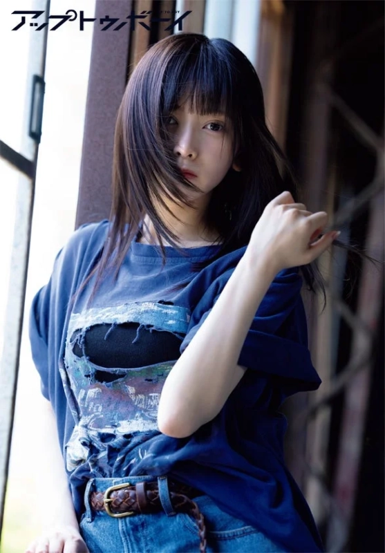 ダメージTシャツのグラビアカット