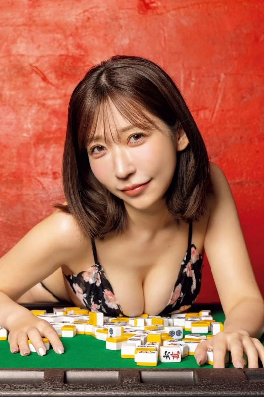 成海有紗さんの初グラビア