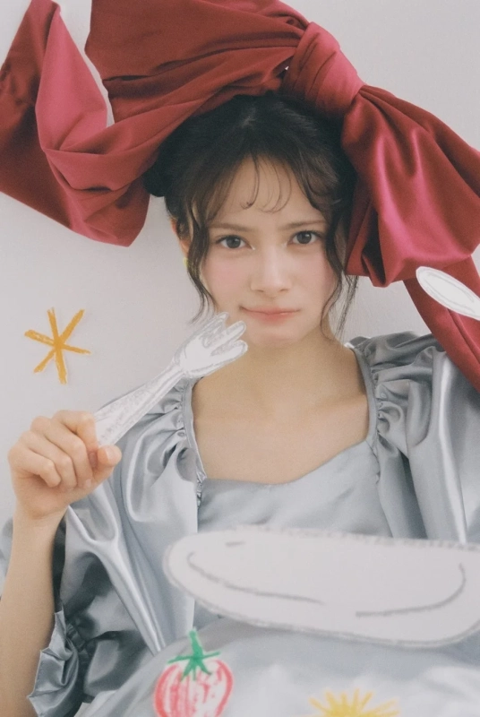 AKB48・伊藤百花さんのグラビアカット