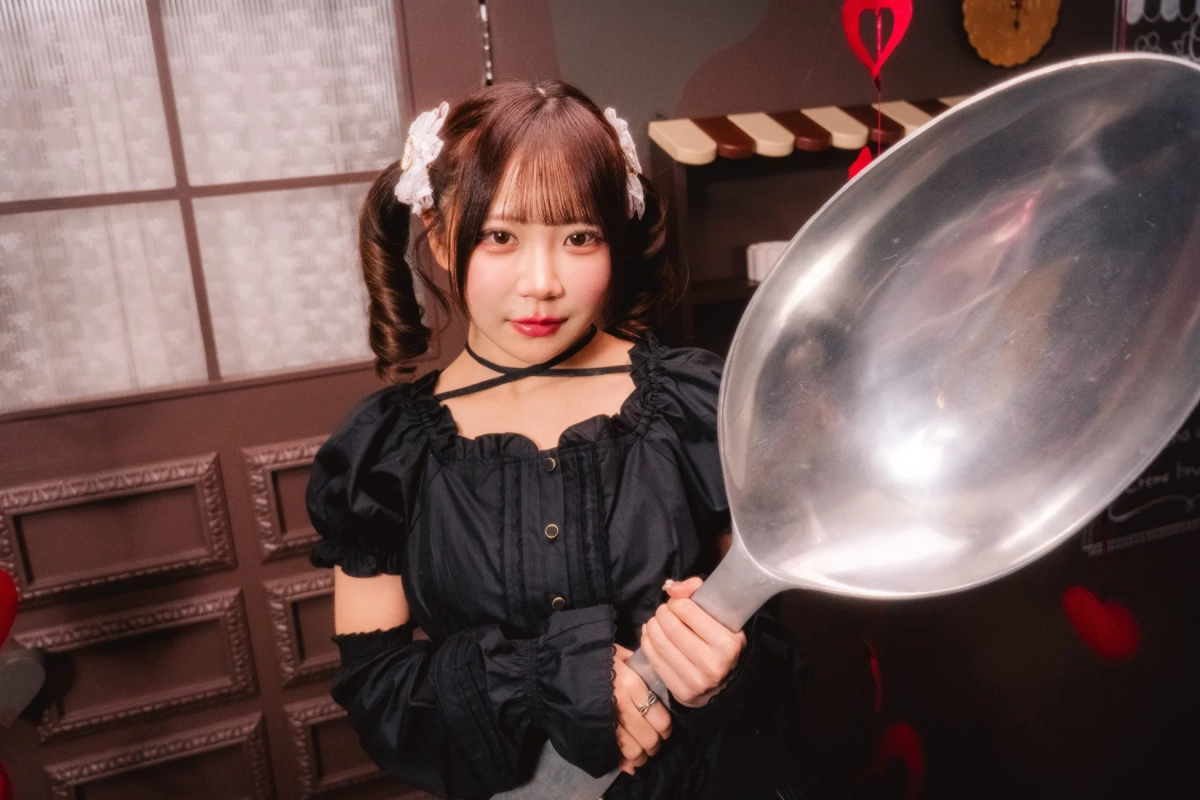 巨大スプーンを持つメンバー