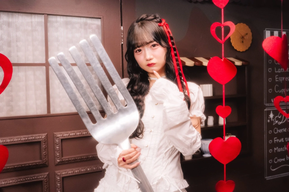 巨大フォークを持つメンバー