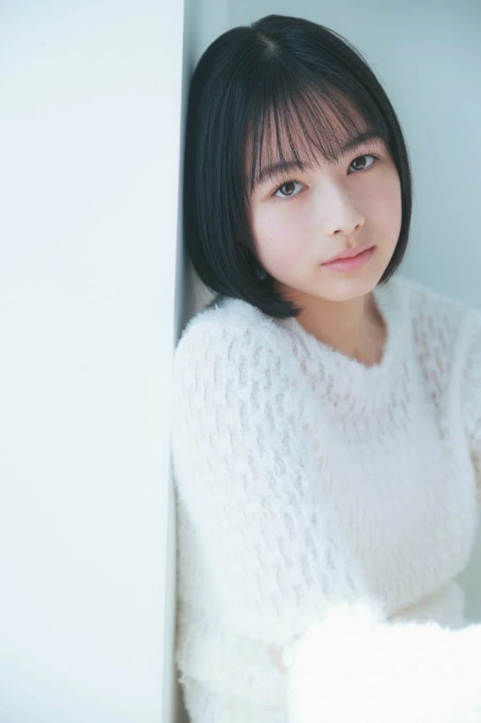 新人女優・中川陽葵さんのグラビアカット