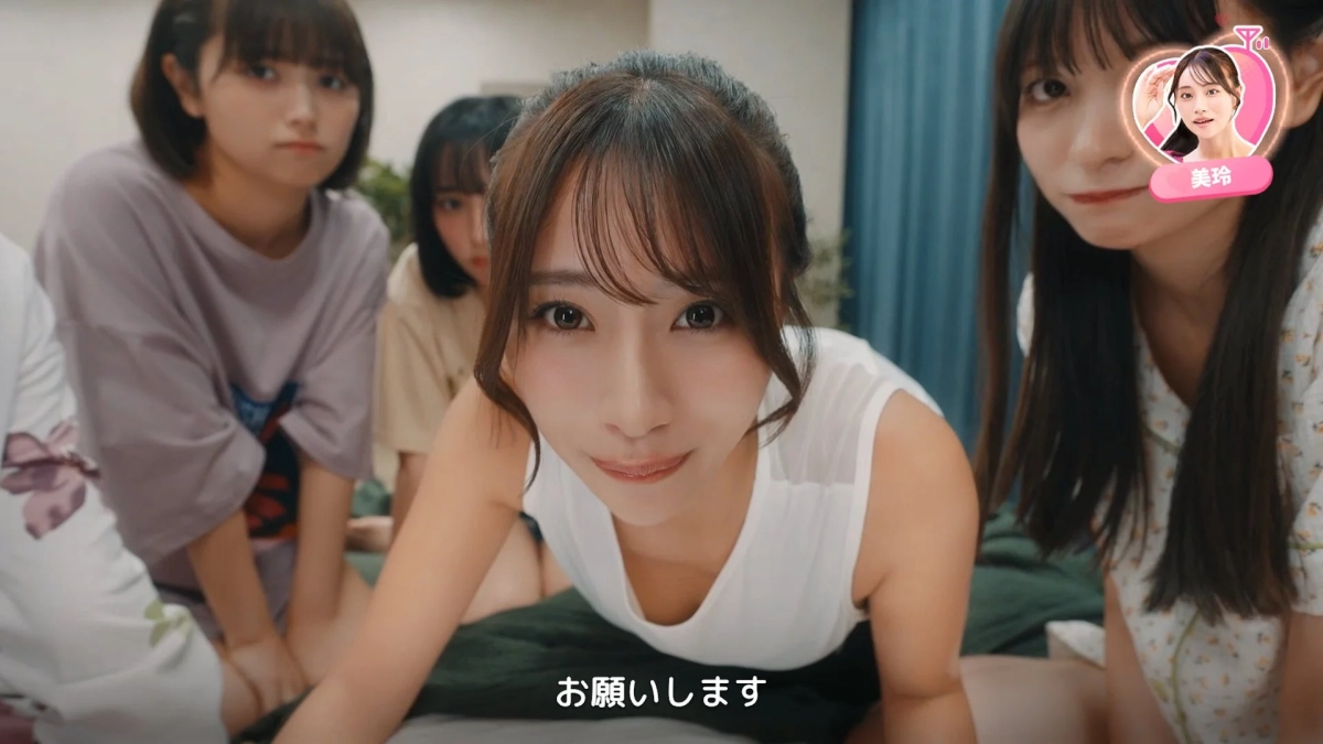 複数の若い女性が室内に集まっている