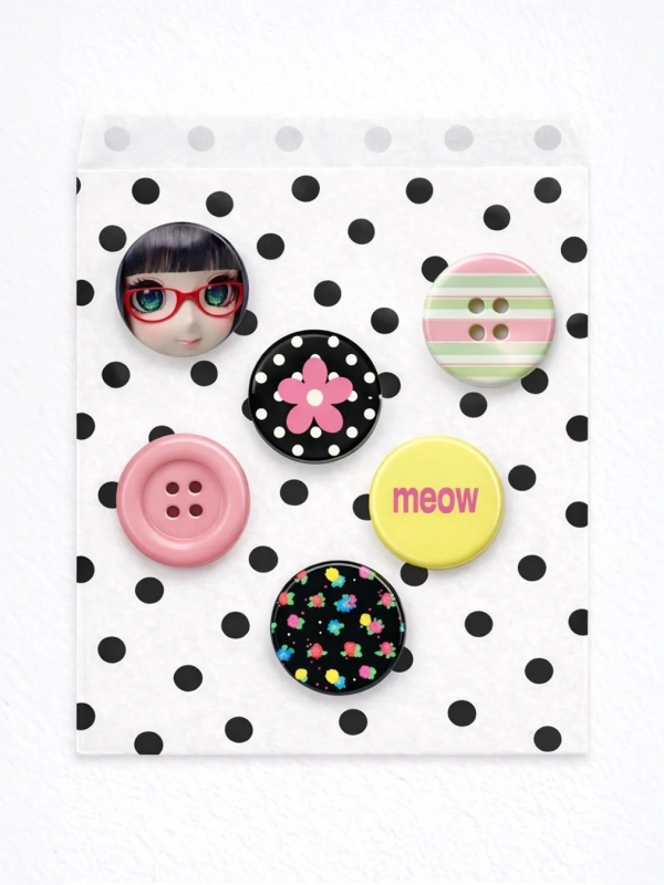 ポップで可愛らしいバッジやボタン