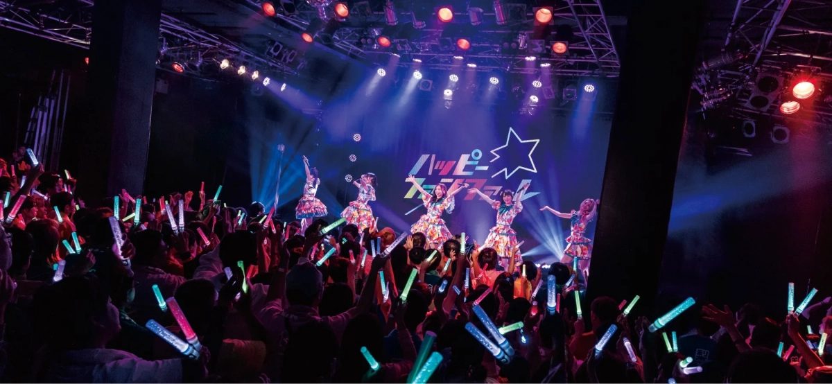 ライブステージのアイドルグループ