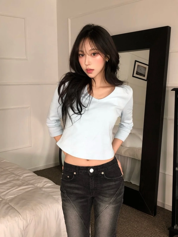 Curettyのアイテムを着用した女性