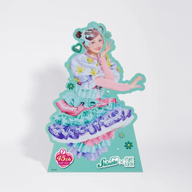 等身大パネル,女性,アイドル,コラボレーション,カラフル,フリルドレス,リボン,笑顔,販促物,キャラクターグッズ,かわいい