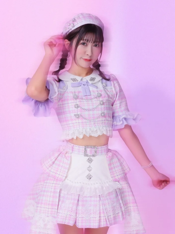 ベレー帽を着用したメンバー