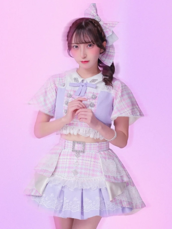 パステルカラーの衣装のメンバー