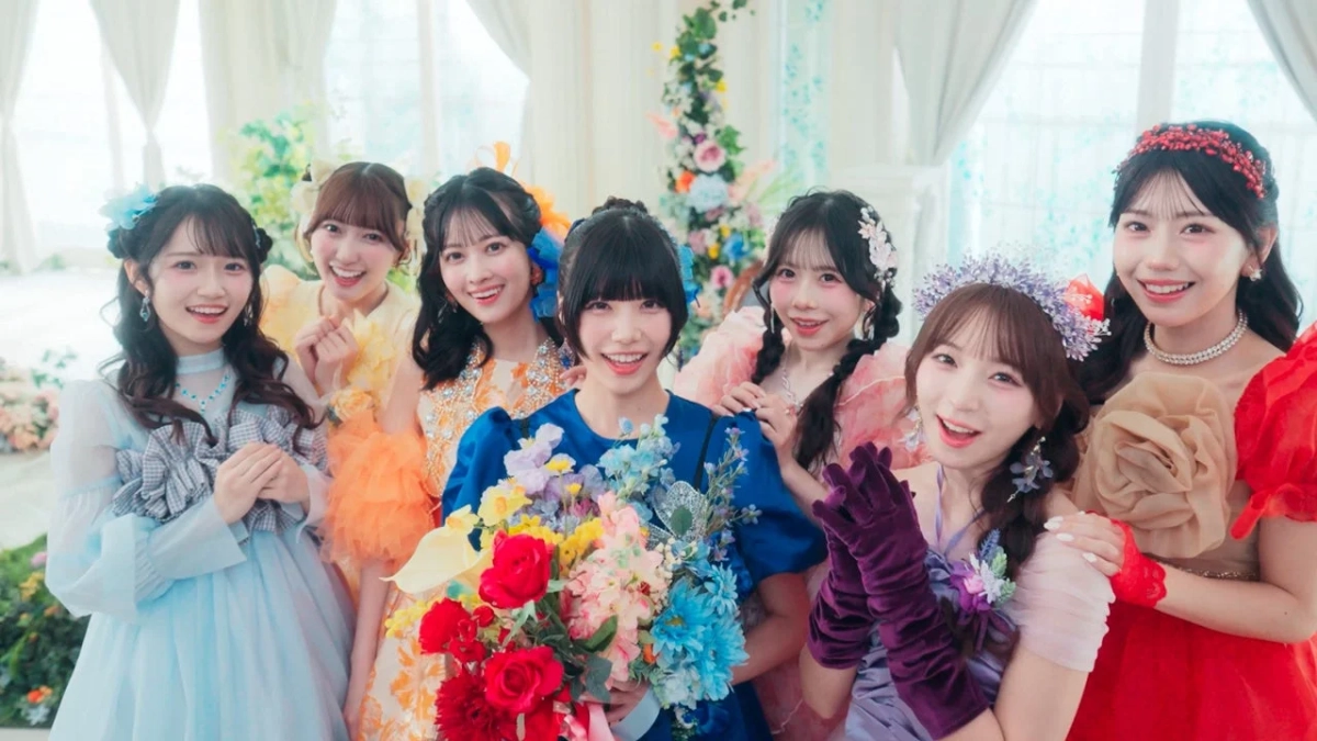 カラフルな衣装のアイドルグループ