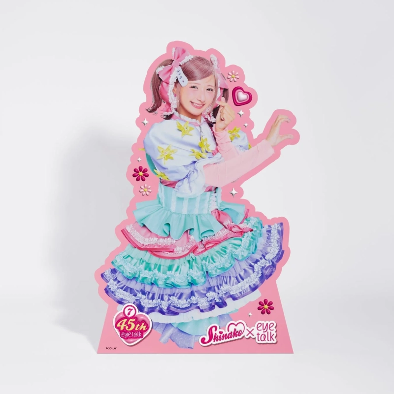 アイドル,等身大パネル,女性,ピンク,フリル,ドレス,ポニーテール,ハート,カラフル,ファッション,かわいい,コラボレーション,立ち看板,宣伝,Shinako,eyetalk