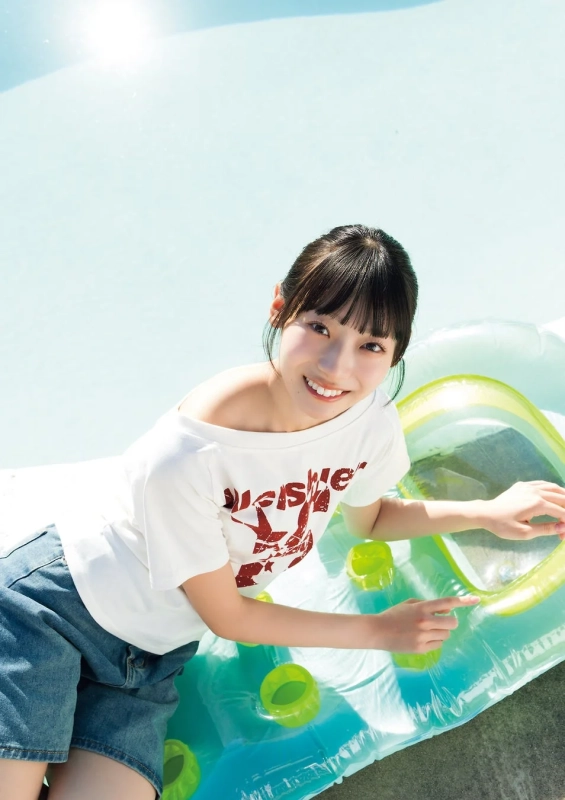 宮地すみれ プールサイド