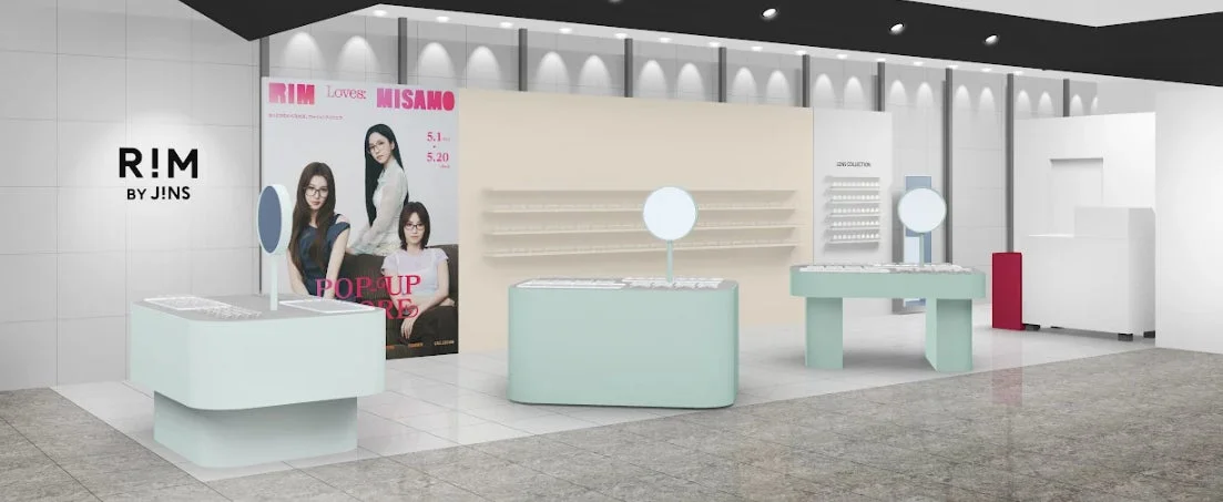 ポップアップストアのモダンな空間に展示されたメガネ