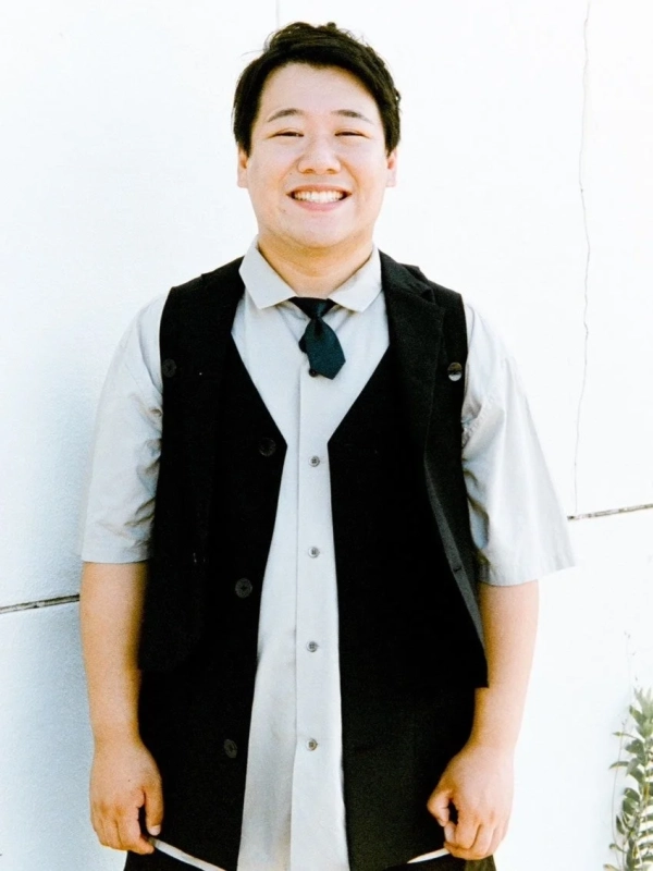 笑顔のアジア人男性、ラランド・ニシダさん