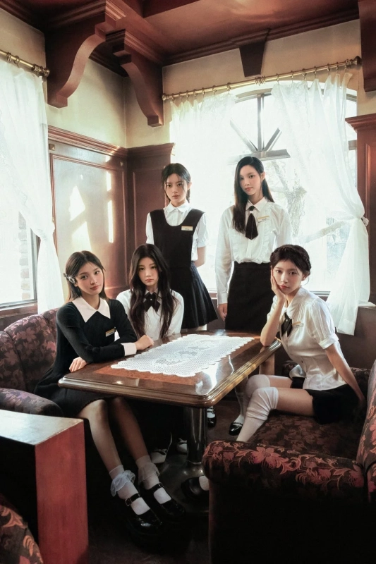 ILLITメンバー集合写真