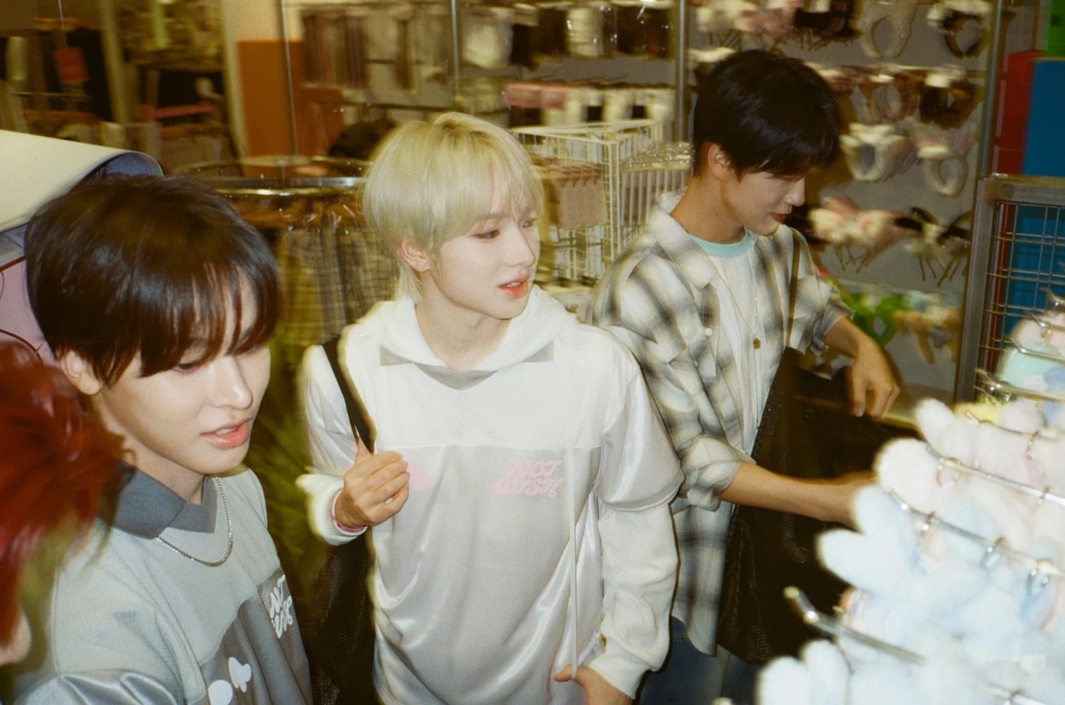 NCT WISH メンバーのショッピング中の様子