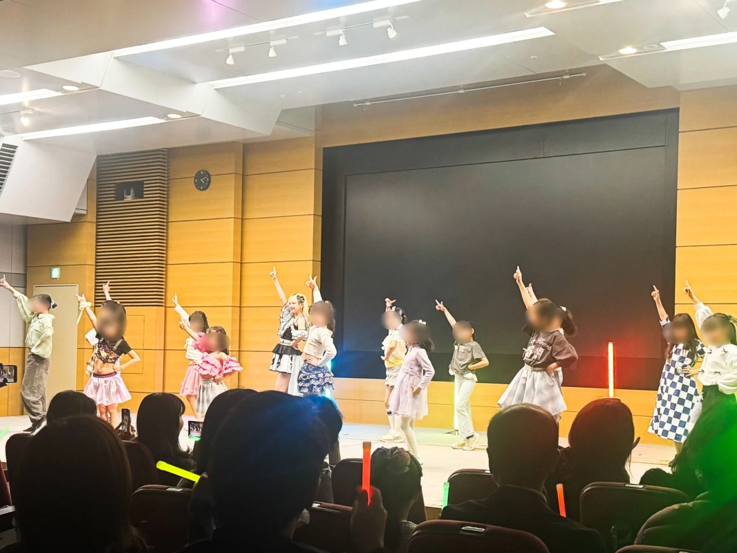 ステージパフォーマンスの様子