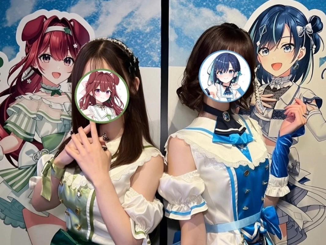 アイドル衣装の女性二人