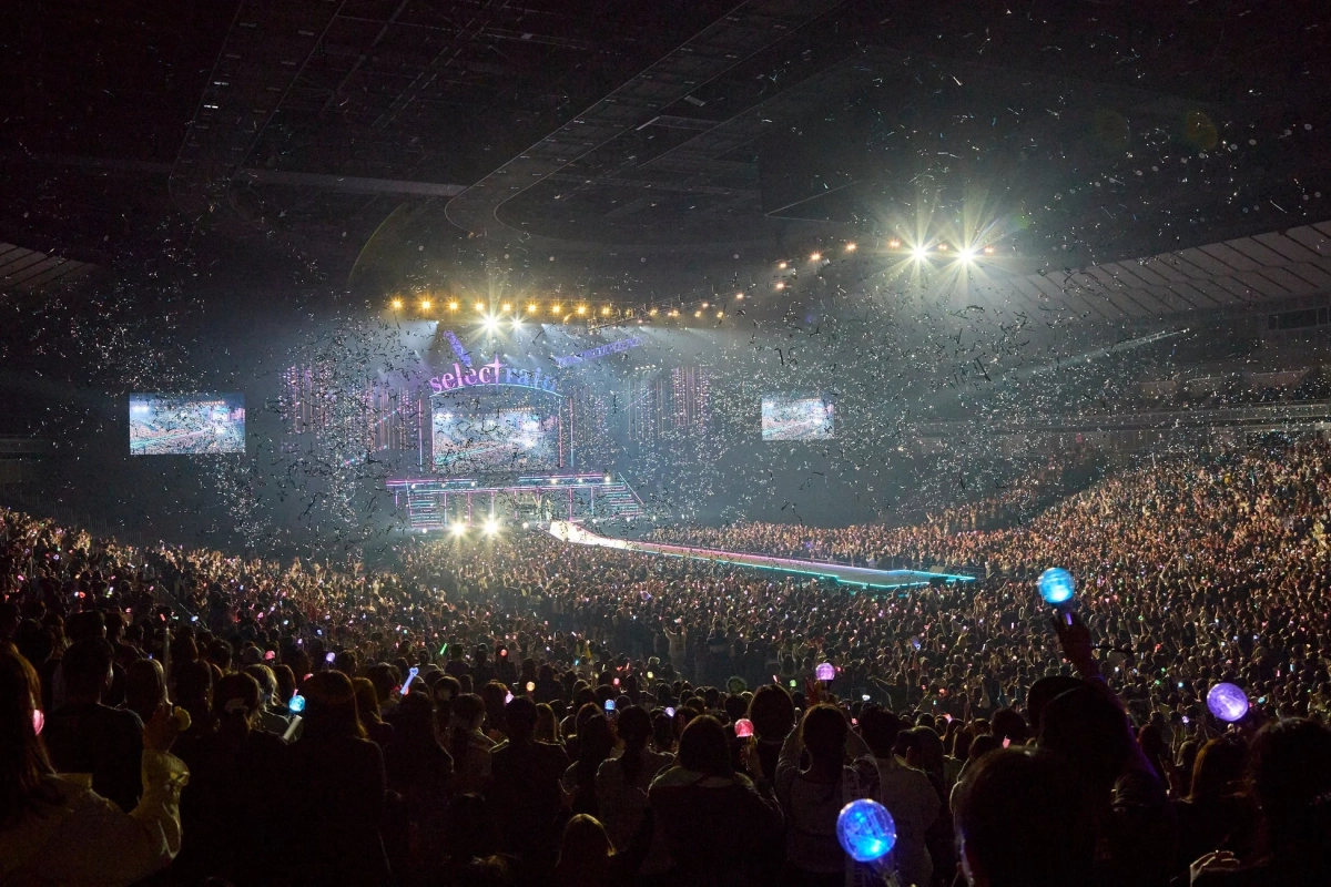 アリーナを埋め尽くす観客