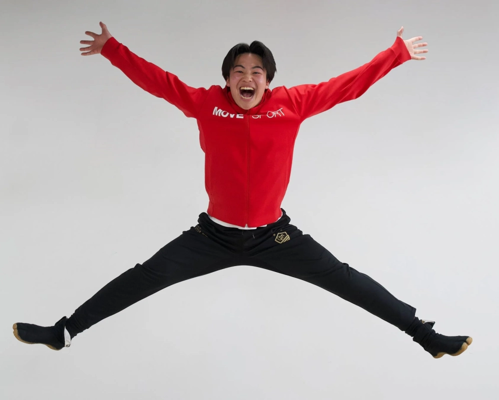 ジャンプする男性