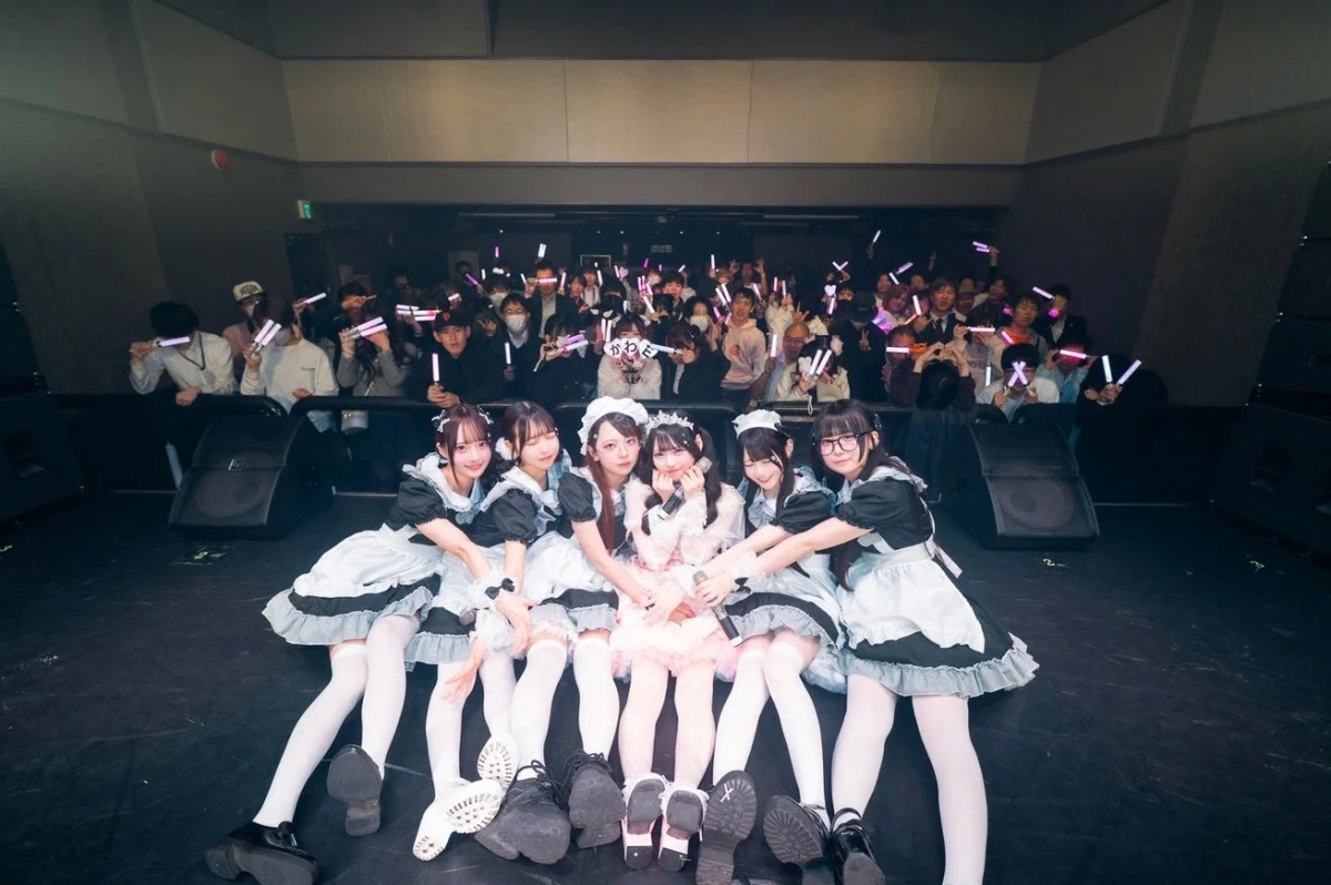 メイド服姿のCURE'Tメンバー