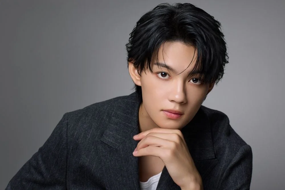 佐野勇斗 ブラックビジュアル