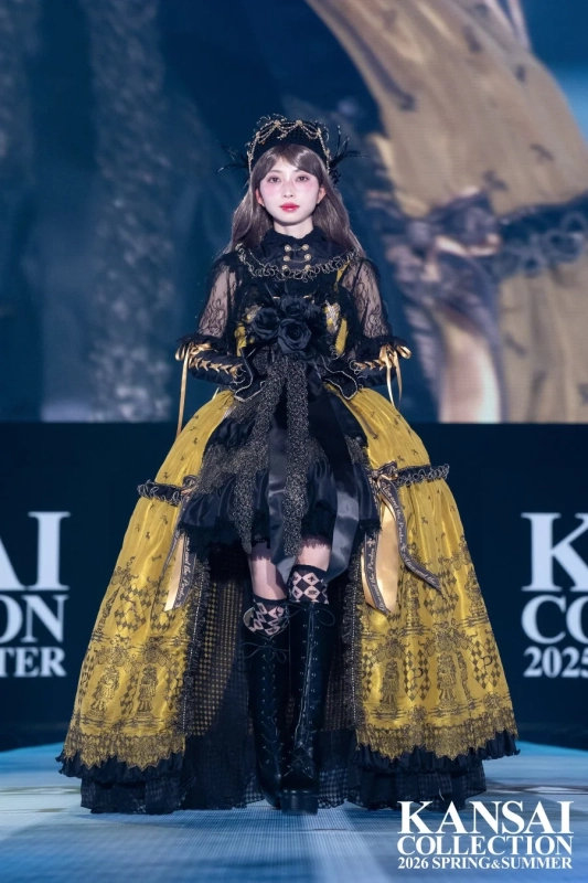 辻野かなみ ファッションステージ