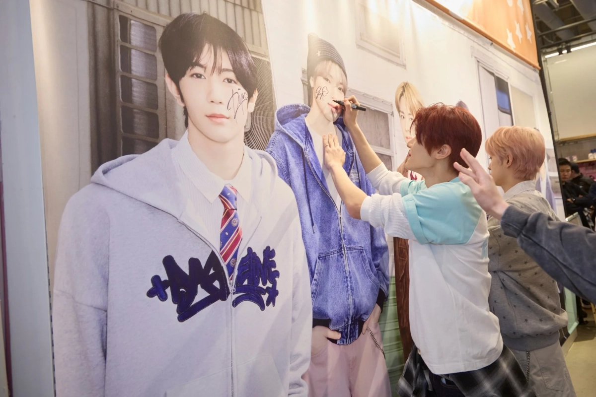 NCT WISH ポスターサイン