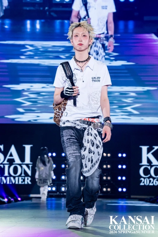 MON7A ファッションステージ