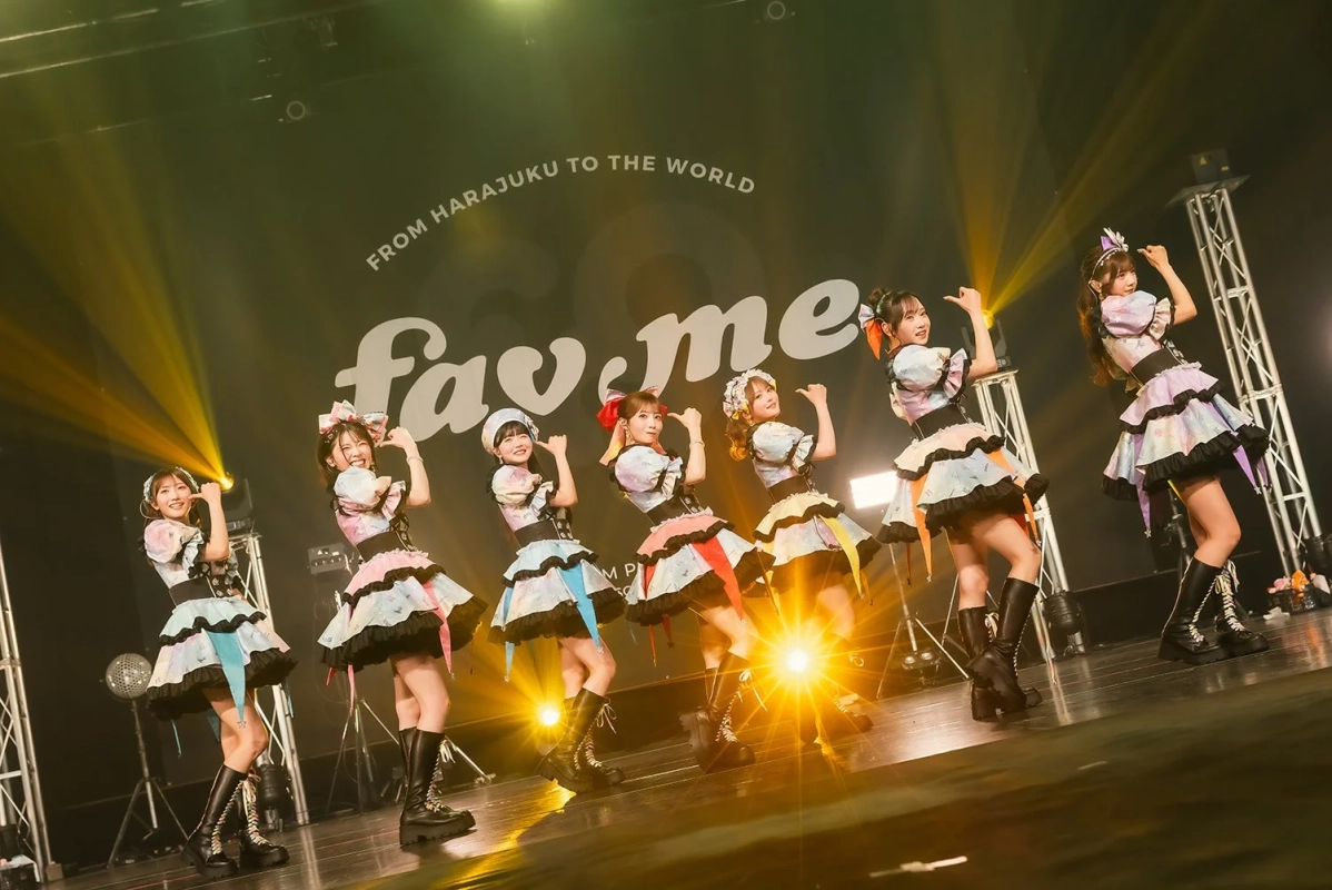 アイドルグループのパフォーマンス