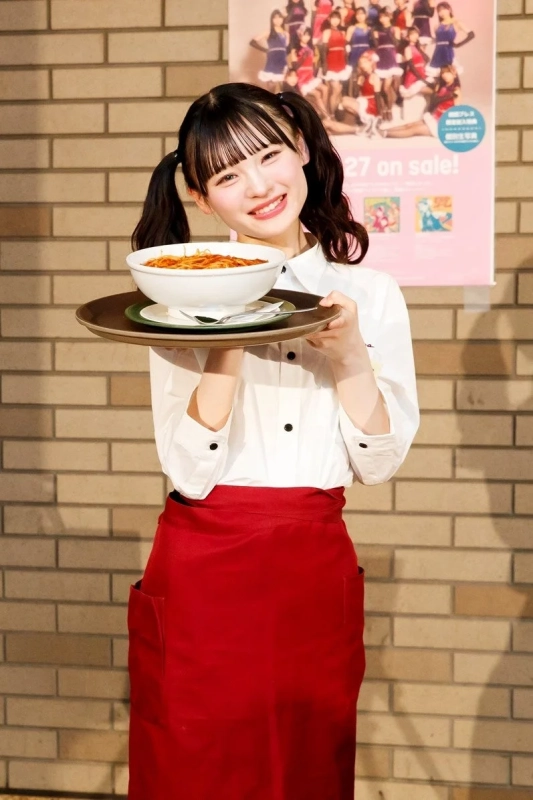カプリチョーザの店員姿の新澤菜央さん