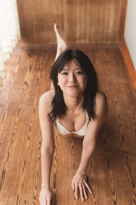 沢口愛華さんのグラビア