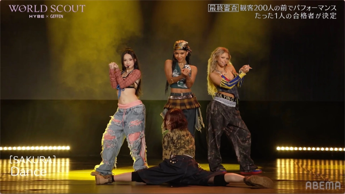咲来がダンスパフォーマンスを披露している画像
