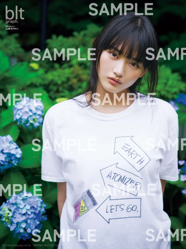山﨑天 特大ポスター2（紫陽花とTシャツ姿）