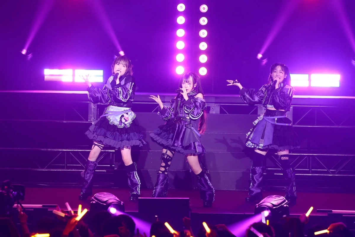 コメティックのライブパフォーマンス