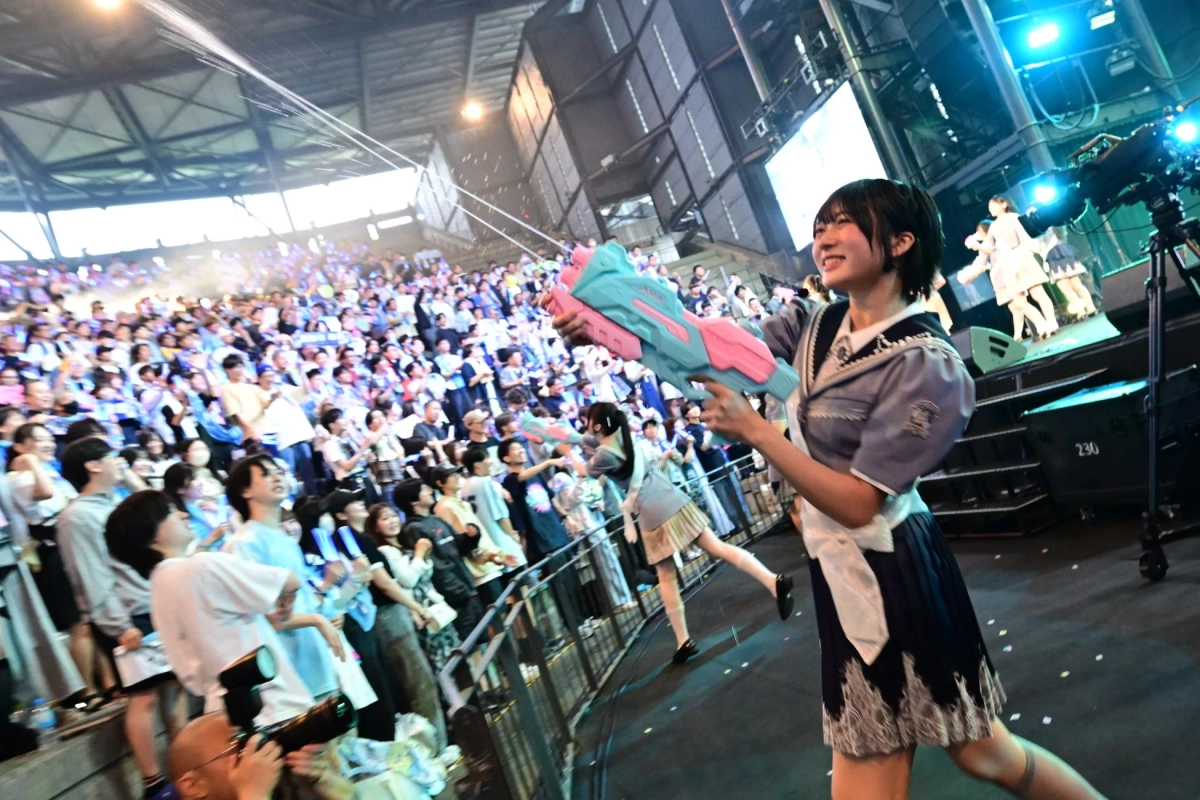 水鉄砲演出のライブパフォーマンス