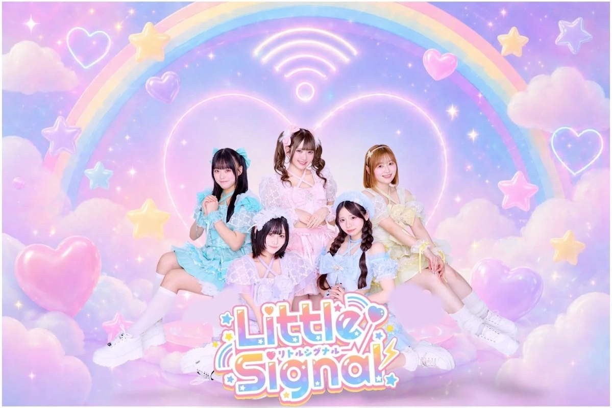 パステルカラーの衣装をまとった5人組アイドルグループ