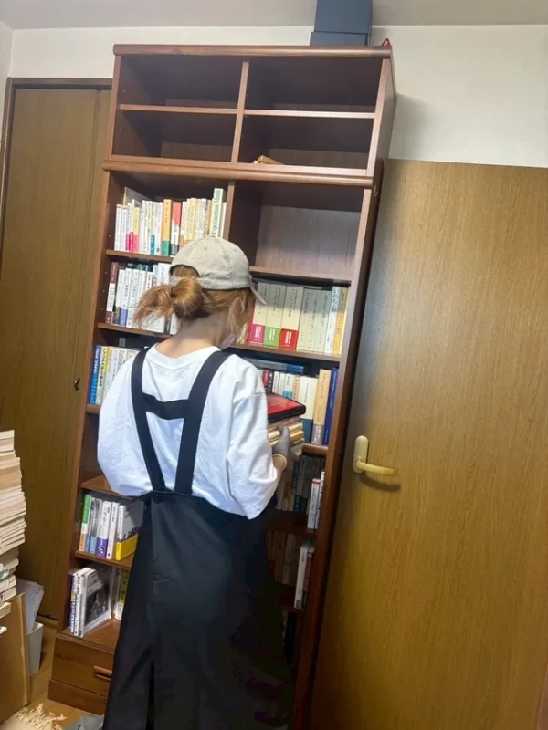 出張買取の現場で作業する東京書房の買取スタッフ