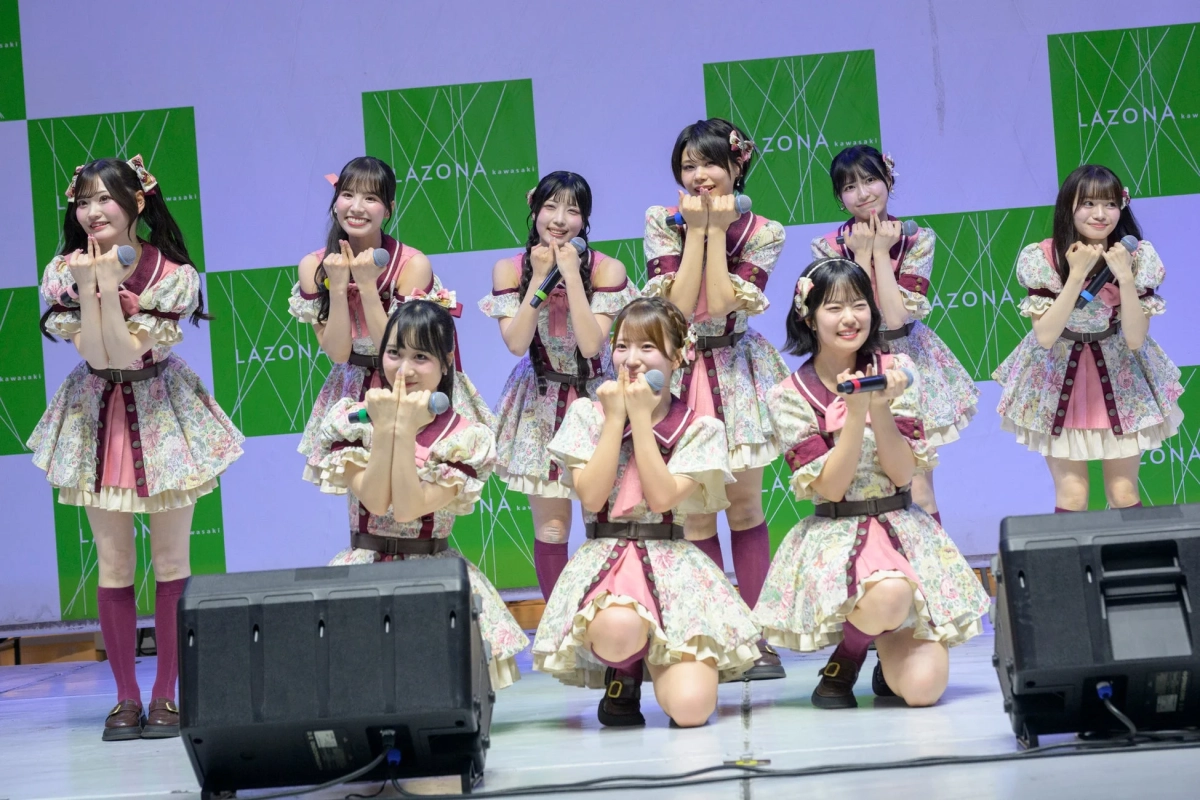 可憐なアイボリー 集合写真