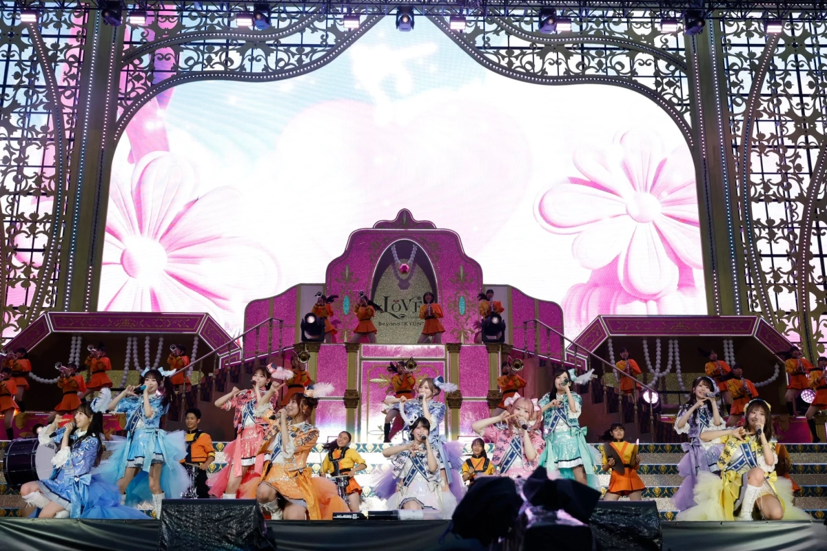 アイドルグループとブラスバンド
