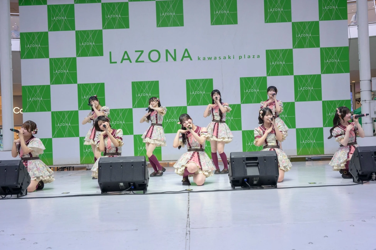ライブ中の可憐なアイボリー