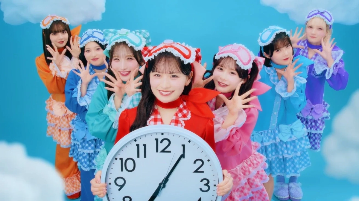 アイドルグループ集合、時計