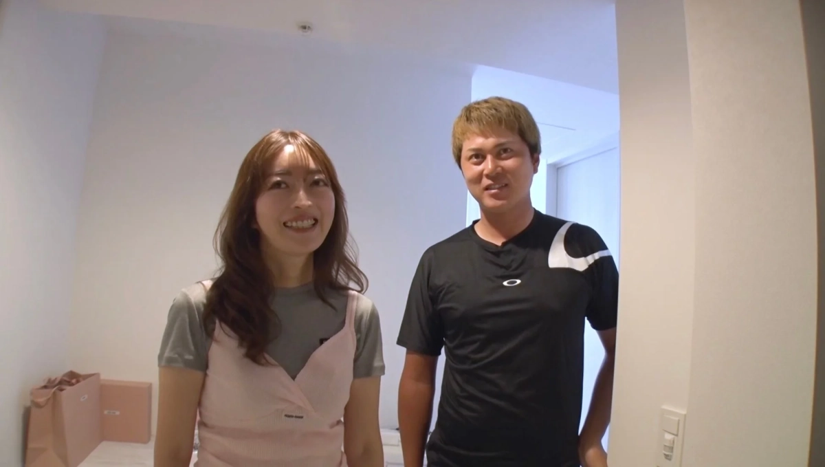 笑顔の男女