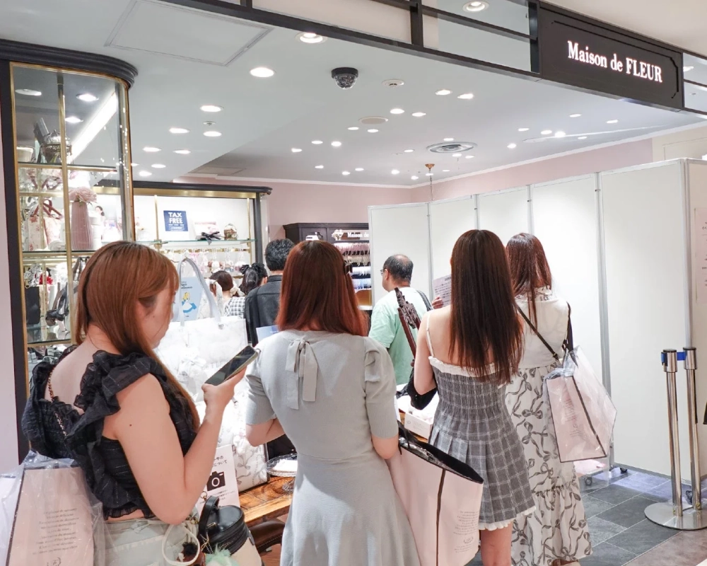 イベントで賑わうMaison de FLEUR店舗の様子
