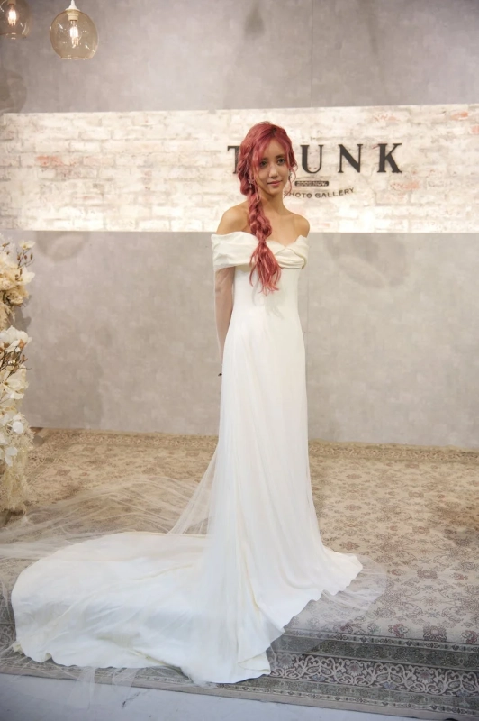 TRUNK BY SHOTO GALLERYでドレスを着用したSAYAKA