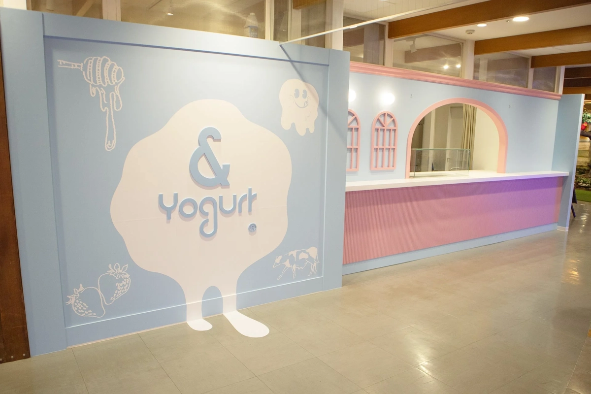 & Yogurt 店内