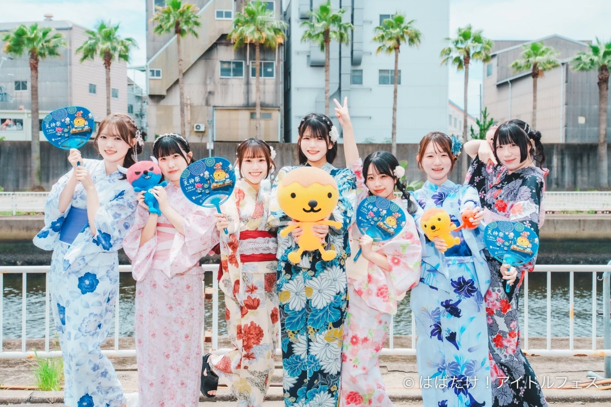 浴衣姿のアイドルグループ