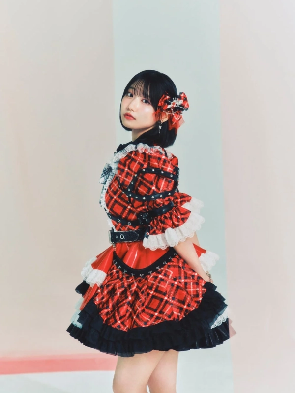 アイドル、女性、衣装、赤、チェック柄、フリル、リボン、ポートレート、ファッション、黒髪、華やか