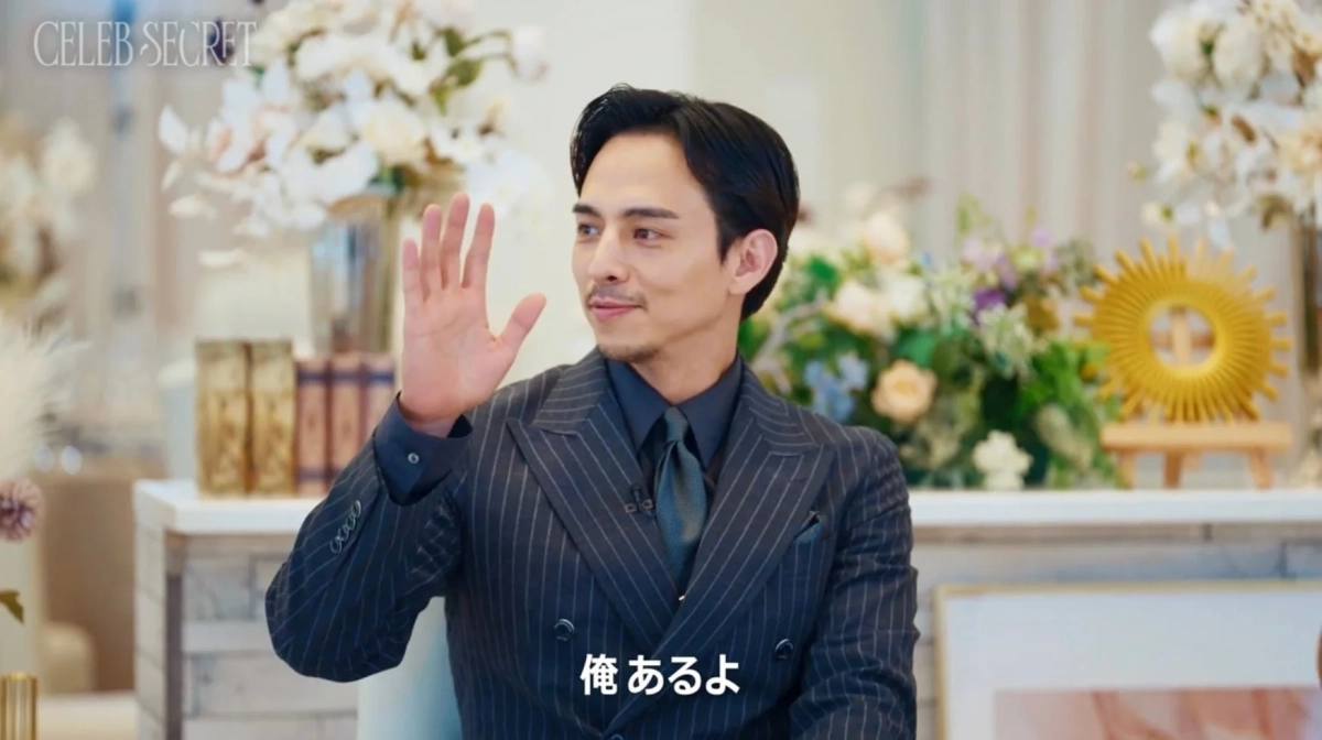 身振り手振りを交えて話す満島真之介さん