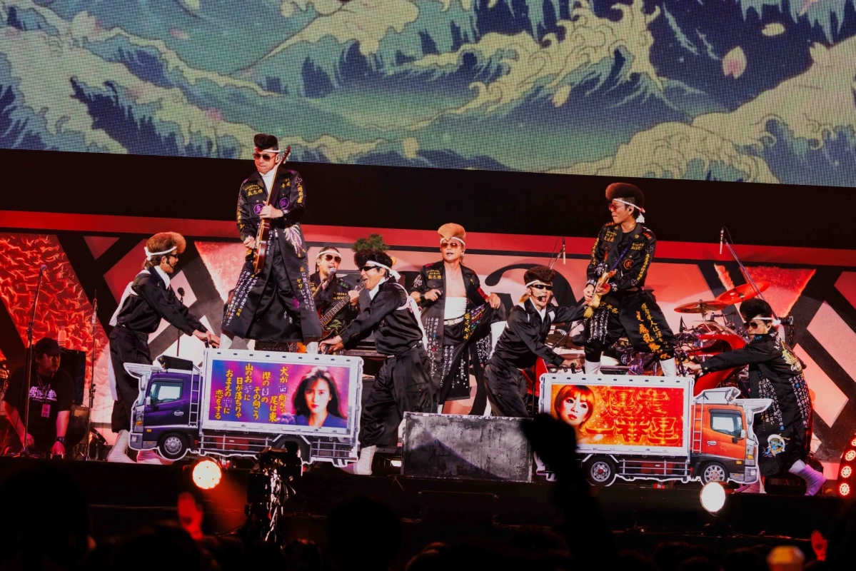 氣志團のライブパフォーマンス